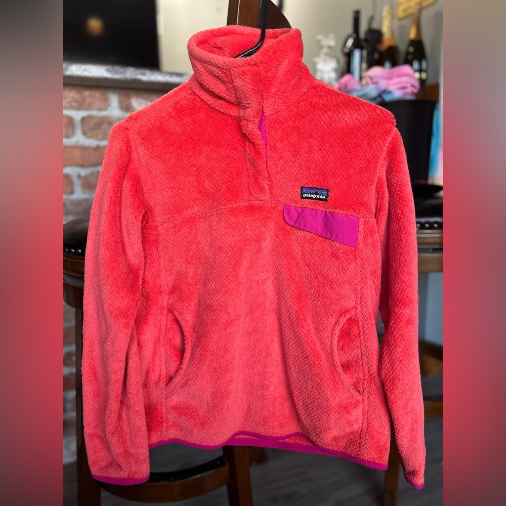 Patagonia women’s Bright Pink Fleece Pullover with 1/4 quarter snap closure.